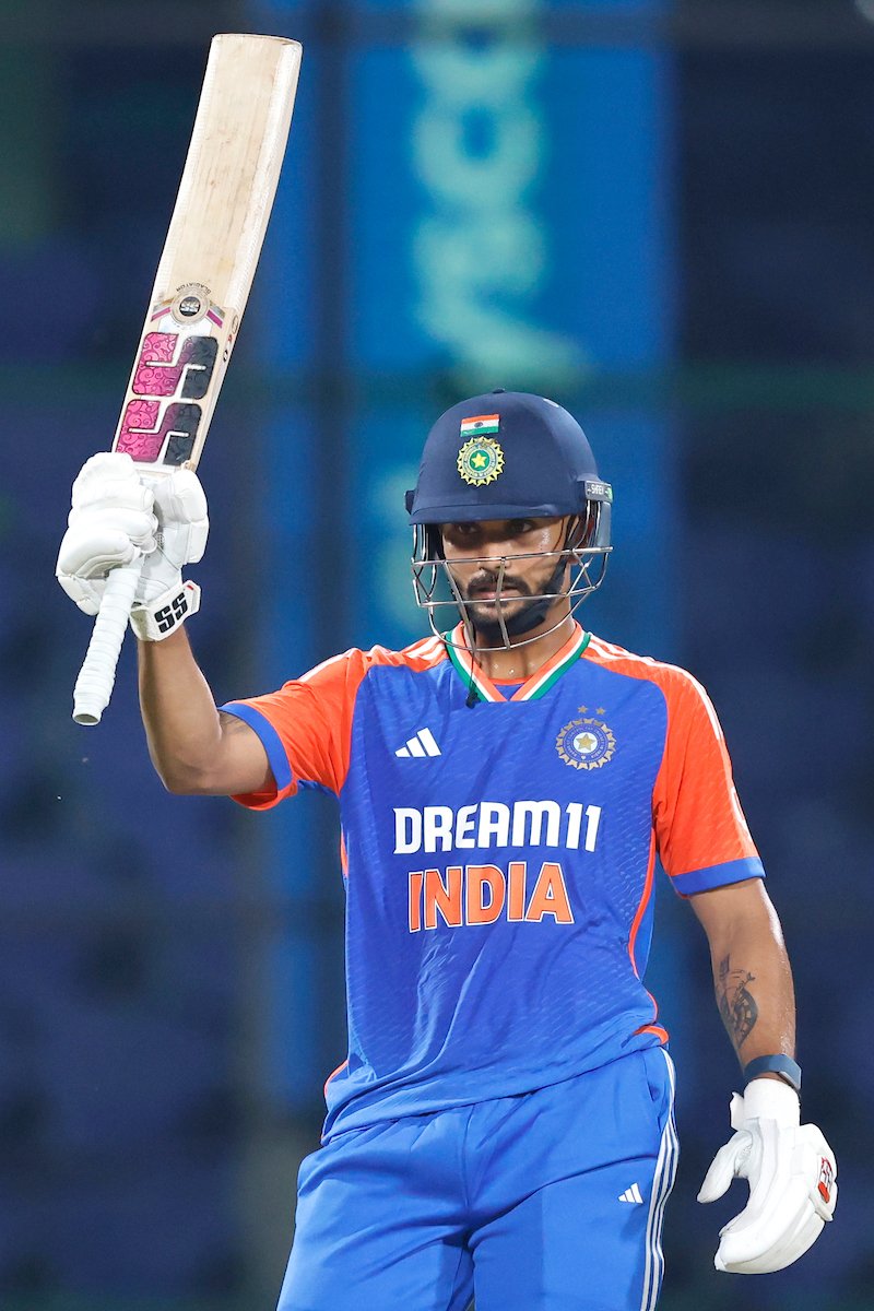 rkremarks's tweet photo. STANDING OVATION FOR 21-YEAR-OLD NITISH KUMAR REDDY 🔥

Bye Bye "Virat Kohli" https://t.co/UbWseAd5IH