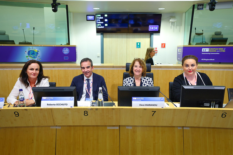 CPMR (@cpmr_europe) on Twitter photo #Mediterranean regions center stage this afternoon at #EURegionsWeek in a successful event organised by <a href="/regiondemurcia/">Gobierno de la Región de Murcia</a> with <a href="/RegioneMarcheIT/">Regione Marche</a> <a href="/La_Calabria/">Regione Calabria</a> <a href="/AndaluciaJunta/">Junta de Andalucía</a> & moderated by <a href="/EMarianou/">eleni marianou</a>
CPMR Regions are cooperating for climate resilience, the moment is now! 🔥 #Mediterranean regions center stage this afternoon at #EURegionsWeek in a successful event organised by <a href="/regiondemurcia/">Gobierno de la Región de Murcia</a> with <a href="/RegioneMarcheIT/">Regione Marche</a> <a href="/La_Calabria/">Regione Calabria</a> <a href="/AndaluciaJunta/">Junta de Andalucía</a> & moderated by <a href="/EMarianou/">eleni marianou</a>
CPMR Regions are cooperating for climate resilience, the moment is now! 🔥