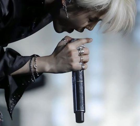 SHAFZZZZZZZZZZZ's tweet photo. Time when Park Jimin gagged everyone and their mama with his performance.

A much needed thread~ https://t.co/9g9NzccujN