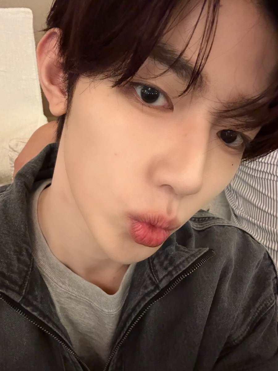 haotexts's tweet photo. 241009 🎻💬

- 📸
“goodnightt” https://t.co/OXfeMhDQIg