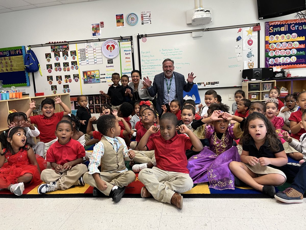 JasminWest_ISES's tweet photo. A big thank you to Dr. Looney for taking the time to read to our Pre-K scholars during Pre-K Week! ๐โจ The students were thrilled to have such a special guest share story time with them! #PreKWeek #InspiringYoungMinds @IsonSpringsES @FCSSuptLooney @alexbatesedu https://t.co/bevFBs8fXj