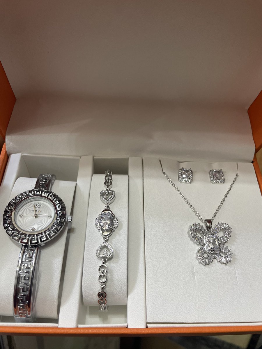 linkupkay's tweet photo. JEWELRY SET 

GHc 350.00

KINDLY REPOST https://t.co/Y0zKKz8PiB