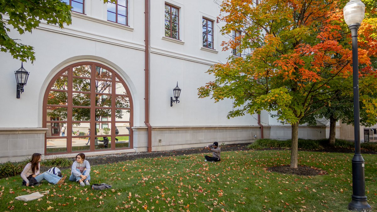 montclairstateu's tweet photo. #RedHawkCountry understood the assignment ππ
Fall is here serving βsweater weatherβ & cozy vibes. https://t.co/Y8in2JMN9Y