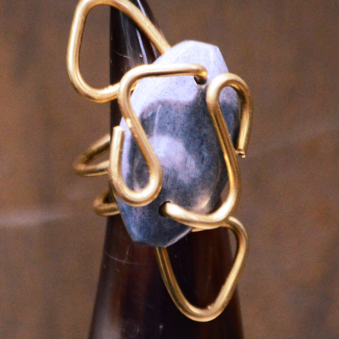 lukagwa's tweet photo. The artful play with wire brings forth beautiful wearable art!
This ring is a conversation starter...

#africanjewelry#lukagwajewelry#statementring#eyecandy#sustainability#madeinkenya#etsyseller#weaableart https://t.co/gGsFoW6GmR