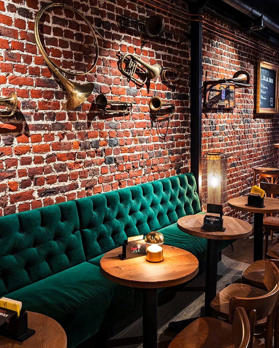 SecretTrips's tweet photo. @sartorialee settles in for the night at a new tank system-fuelled taproom in Flanders. Follow the link to find out more about our bar of the month.

https://t.co/79Sv03N0Po
⁠
#bar #Belgium #beer #drinks #explore #travel #Flanders https://t.co/QyFoGTdeSl