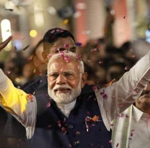 jayu_saresa's tweet photo. ऊपर वाले ने इस नेता पर कोई तो विशेष कृपा की है

जब भी विरोधी सोचते है कि बस अब खत्म

तभी ये उठकर ऐसा घुसंड उनके मुंह पर मार देता है कि सामने वाला उठ नहीं पाता

वर्तमान में राजनीति का असली चाणक्य अगर कोई है तो 
वो नरेंद्र मोदी ही है

हरियाणा तो झांकी है, 
महाराष्ट्र अभी बाकि है 💖 https://t.co/FWj9gr6Fvd