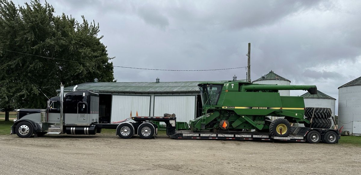 Last minute rush to get this combine to the field.   

Contact us for your freight moves - throughout Canada and the USA.
Flatbeds, Step Decks, RGNs, and Dry Vans

#trucking #transportation #oversized #peterbilt #farmersfeedcities #harvest2024