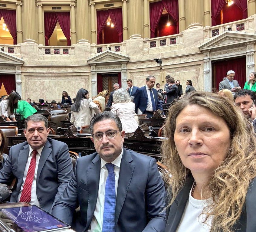NO SE OLVIDEN QUE  ELLOS APOYAN LA EDUCACIÓN PUBLICA

<a href="/GabyPedrali/">Gaby Pedrali</a>  <a href="/SergioGCasas/">Sergio Casas</a>  <a href="/rickiherrera/">Ricardo Herrera</a>