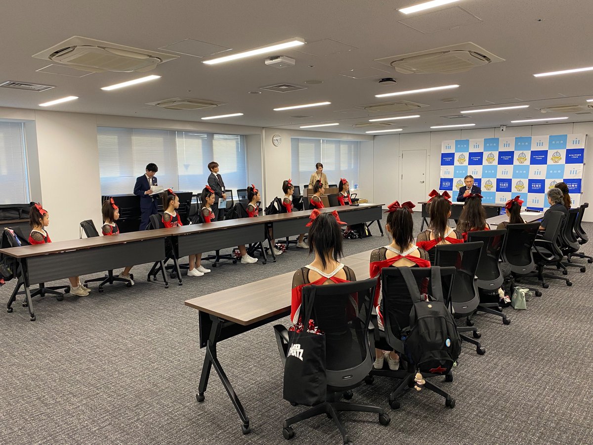 isgkohnodai's tweet image. 市川から世界へ！
をチームスローガンとして活動している #allichikawacheeranddance は今年5月に世界大会である #SAMMIT へ出場、その報告で表敬訪問をしました！

#cheermax
#topcatz
#市川市
#ISG国府台
#総合型地域スポーツクラブ
#スクール種目
#チアリーディング