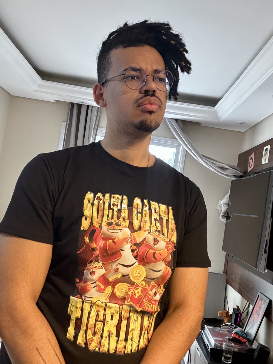 foioguto's tweet image. oi pessoal sou novo no site rsrsr
me chamo gustavo tenho 1,90 odeio cólica amo taylor swift e fui banido 3x do tinder
e ah, estou solteiro 😁😁😁
#followporfollow #sigodevolta