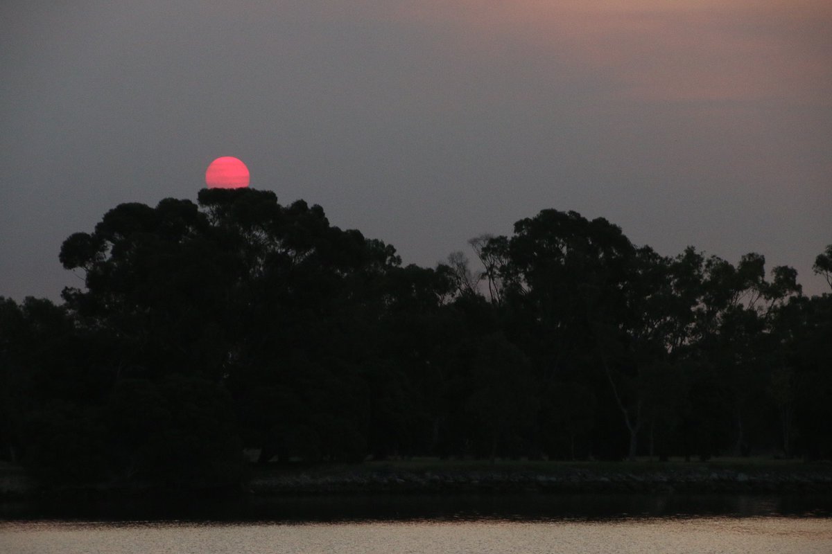 33jamesh33's tweet photo. Tonight's sunset in Perth https://t.co/s2jg6xYiSS