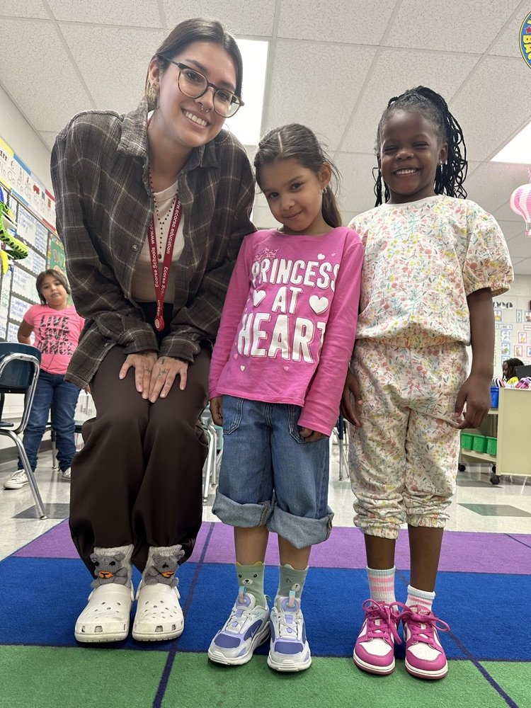 Ecorseschools's tweet photo. It's "Crazy Sock Day!" #Bunche Shines Bright https://t.co/qVg1eUPDOW