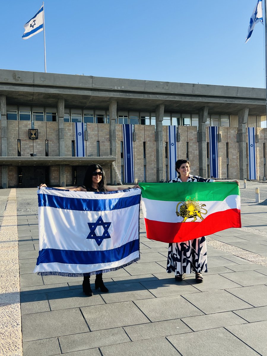 Goldie Ghamari | گلسا قمری 🇮🇷 tweet media