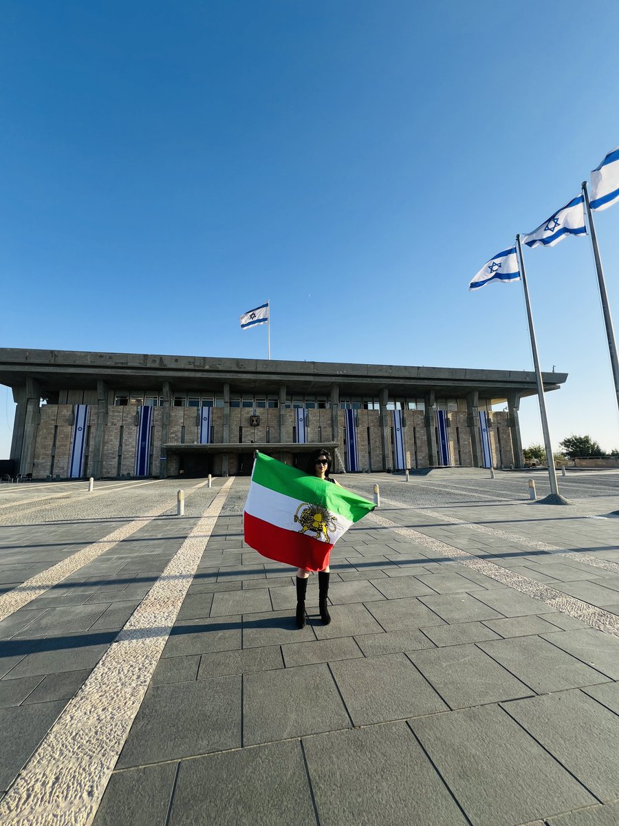 Goldie Ghamari | گلسا قمری 🇮🇷 tweet media