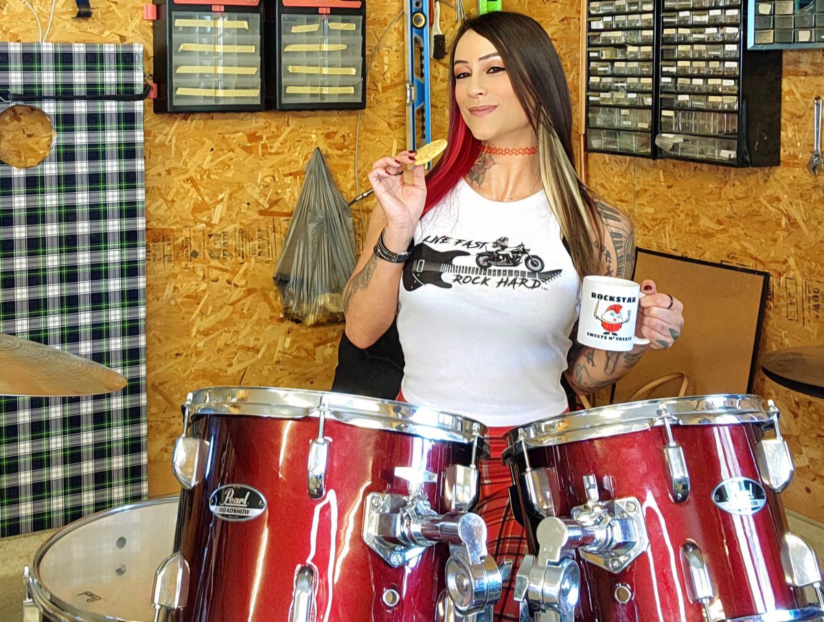 CallieJaneModel's tweet image. When there is drum practice, there is usually @Rockstartreats  😋 and coffee! Munching on some of my favorite cookies. Butterscotch and toffee shortbread! 🍪
Repping  LIVE FAST - ROCK HARD APPAREL 🤗 (coming soon) 

Coffee mug and cookies found at etsy.com/shop/rockstars… 🤘