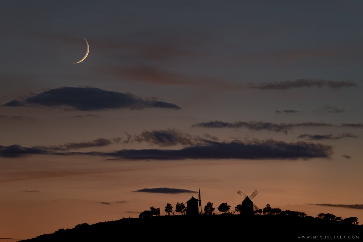 esa_es's tweet photo. Hoy en #cielosESA...
@JMiguelSala nos envía estas bonitas imágenes de la puesta de la Luna desde #Alcublas #Valencia
¡Muchas gracias @JMiguelSala por tus fotos!
Etiqueta tus 📸📸 con #cielosESA https://t.co/sl2aBYBK2a