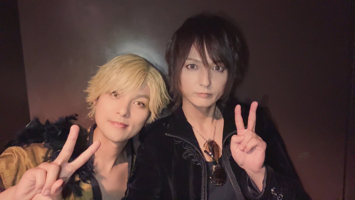 opera_yo's tweet image. 前回の3月の時は撮る余裕なくて、演者モードで次いつ一緒に撮れるかわからなかったから今日は絶対記念写真撮ろう！と思ってたタカオ君と本番前に📸
いつも楽しませてもらってます！

#SEPT #ZEST