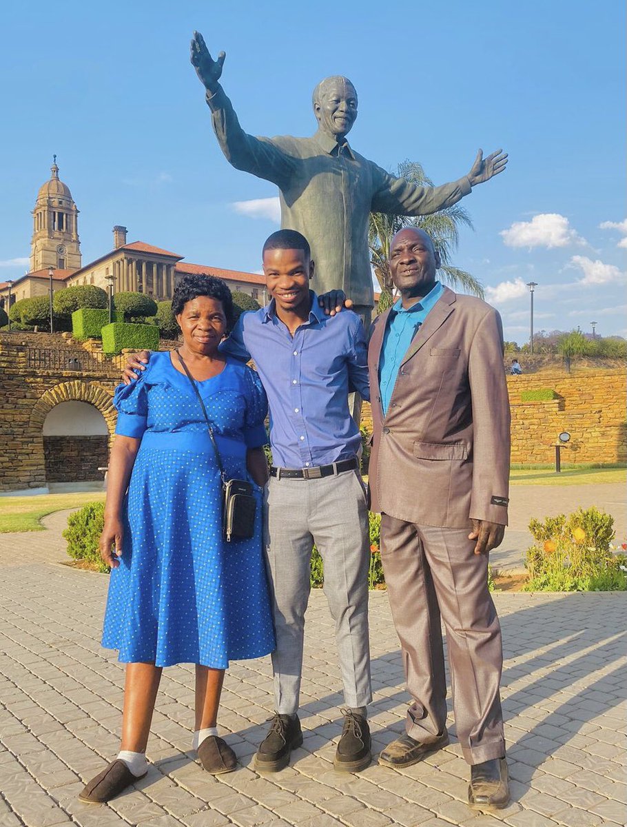 Sbonko1's tweet photo. “Give them the love they deserve while they are still alive”👨‍👩‍👦 https://t.co/8CbbaCNWjg