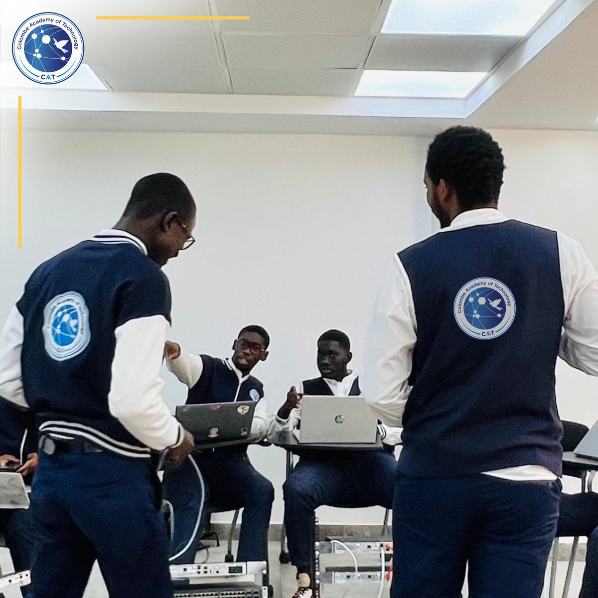 Colombe_academy's tweet photo. 🔧💻 Nos étudiants en action, manipulant routeurs et switchs avec concentration et passion ! 
Rentrée Académique 2024: le 14 Octobre!
Les inscriptions sont toujours en cours!

#CAT  #Technologie #Éducation #CyberSécurité #IA #Innovation https://t.co/zsDjyjg5ls