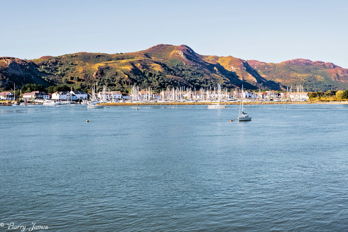 BJRoberts's tweet photo. Today's pleasant October view across the Afon Conwy Estuary to  Conwy Morfa Marina, from Deganwy beach. @Ruth_ITV @WalesCoastPath @NWalesSocial @northwaleslive @OurWelshLife @northwalescom @AllThingsCymru #Deganwy #AfonConwyEstuary #Conwy #Morfa #Marina #AutumnalOctober #Wales https://t.co/Z2opoA15OS