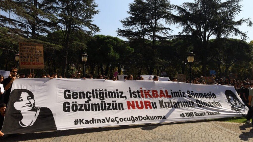 apolitiksavar's tweet photo. "Gençliğimiz, İstikbalimiz sönmesin, Gözümüzün Nur'u kızlarımız ölmesin."

#turkishwomenareindanger 
#6284üygula 
#turkishwomeneedhelp 
#kadinavecocuğadokunma https://t.co/Zg1D1sE5ee