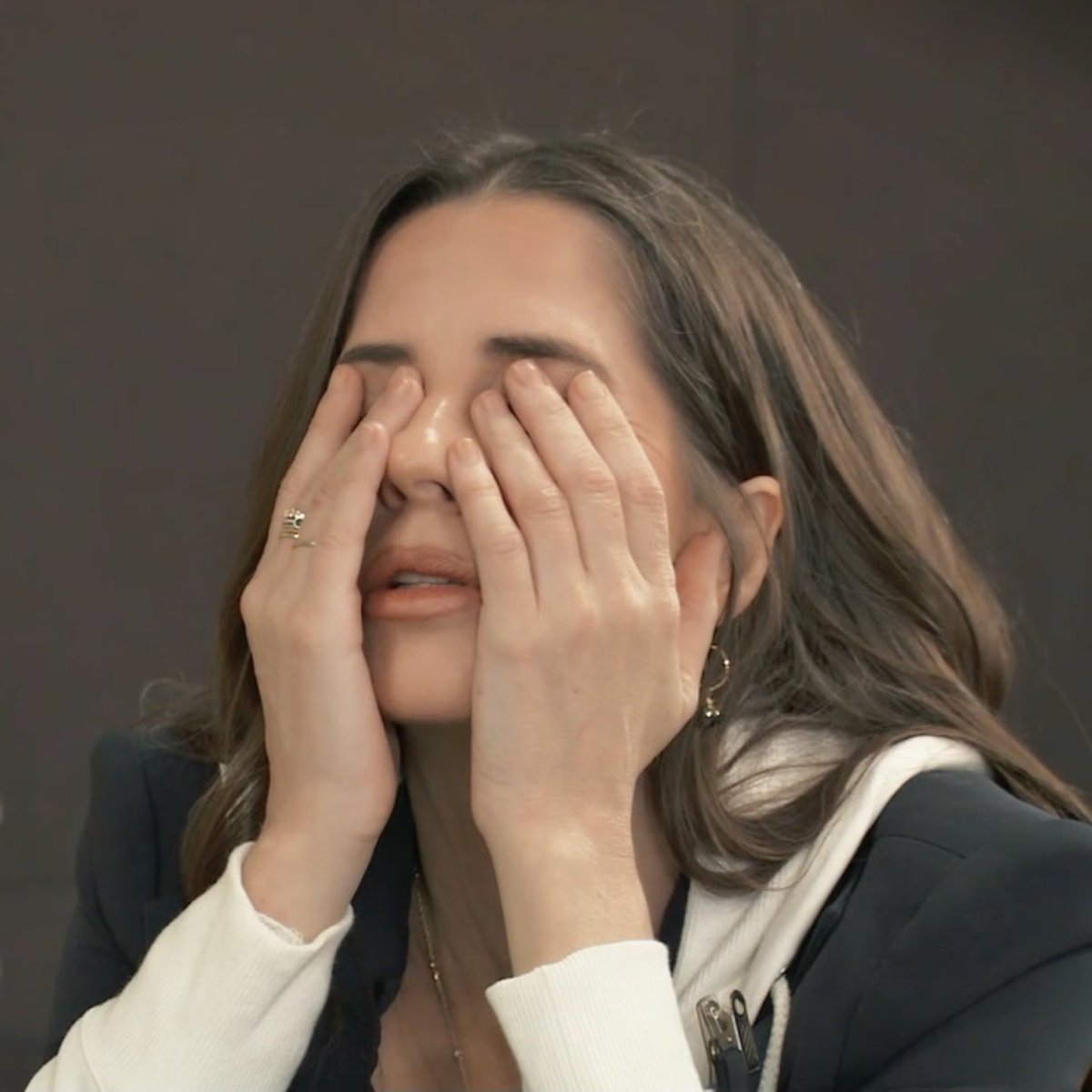 AudreyS19554080's tweet photo. This is me everytime I hear gh bringing someone else back. We only want to hear about Kelly being rehire to play Sam. #IStandWithKelly #RehireKelly @Valentinfrank @nathanvarni @ABC_Publicity @ABCNetwork @WaltDisneyCo #GH https://t.co/XdJQ7mBGgM