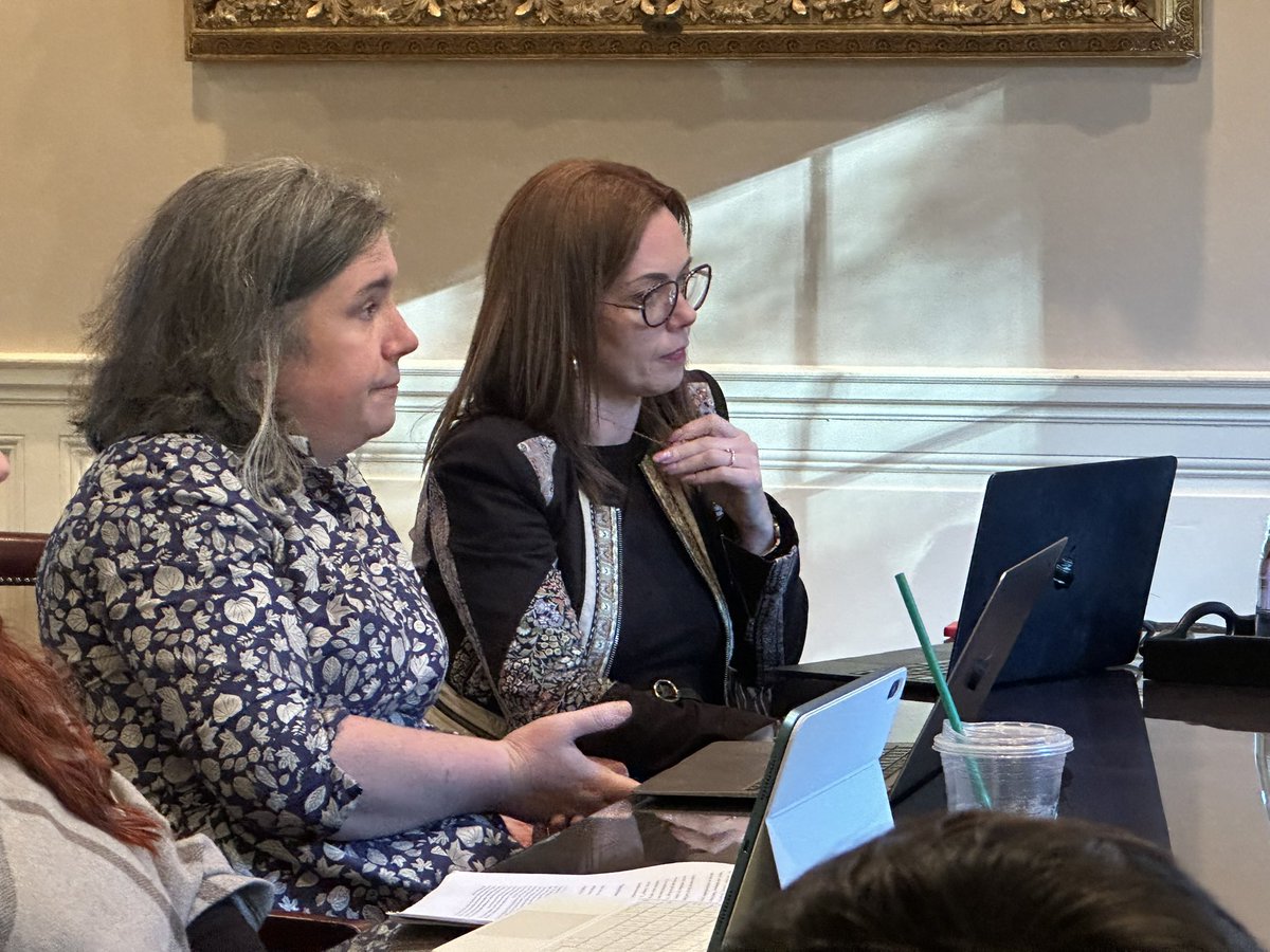 Our graduate students participating in an interdisciplinary colloquium on the legacy of mother and baby homes &amp; related institutions in Ireland with <a href="/MargoHarkin/">Margo Harkin</a>, @SarahAnneBuckle, @maireadenright, &amp; <a href="/cicerocarey/">patricia carey</a>