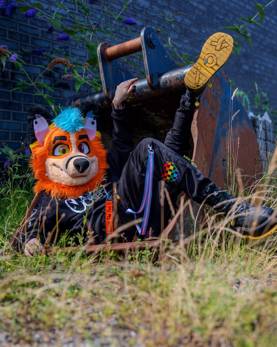 Fennick🔥 (@fennick_firefox) on Twitter photo If archaeologists dug me up in thousands of years what do you think they’d think I was?? 🧐
📸: <a href="/TechWolfPhotos/">TechWolfPhotografur</a> If archaeologists dug me up in thousands of years what do you think they’d think I was?? 🧐
📸: <a href="/TechWolfPhotos/">TechWolfPhotografur</a>