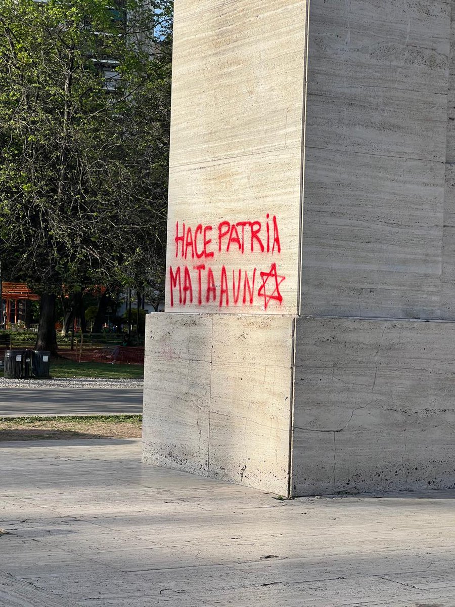 [AHORA] Apareció una pintada antisemita en Parque Rivadavia.