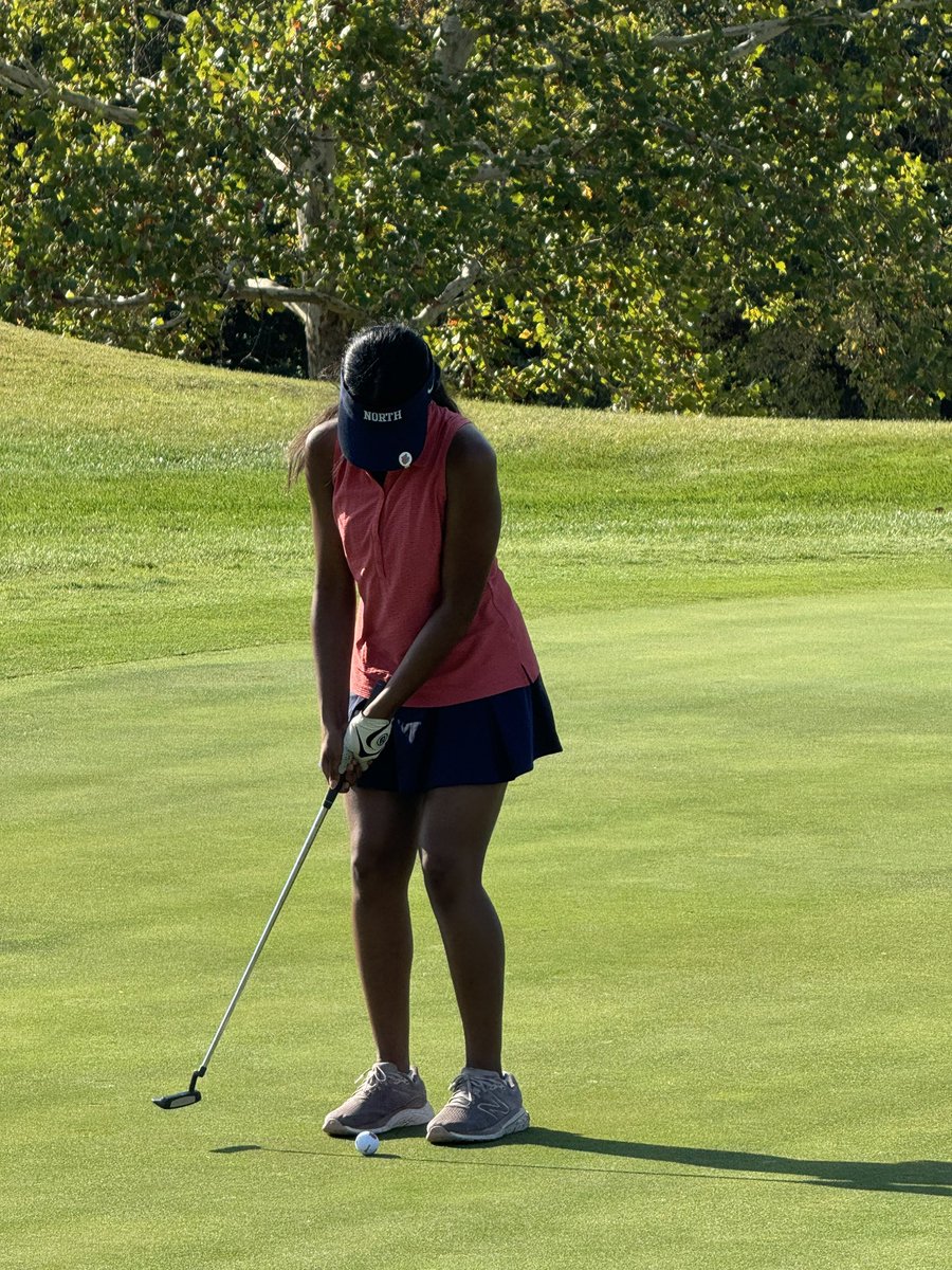 jr_sula's tweet photo. Kriti Kumar lines up a putt on hole 10 at Paradise Point GC. See it. Roll it. Hole it. #ONGolf. GOEagles. @ADPriceON https://t.co/89AzuQN5YO