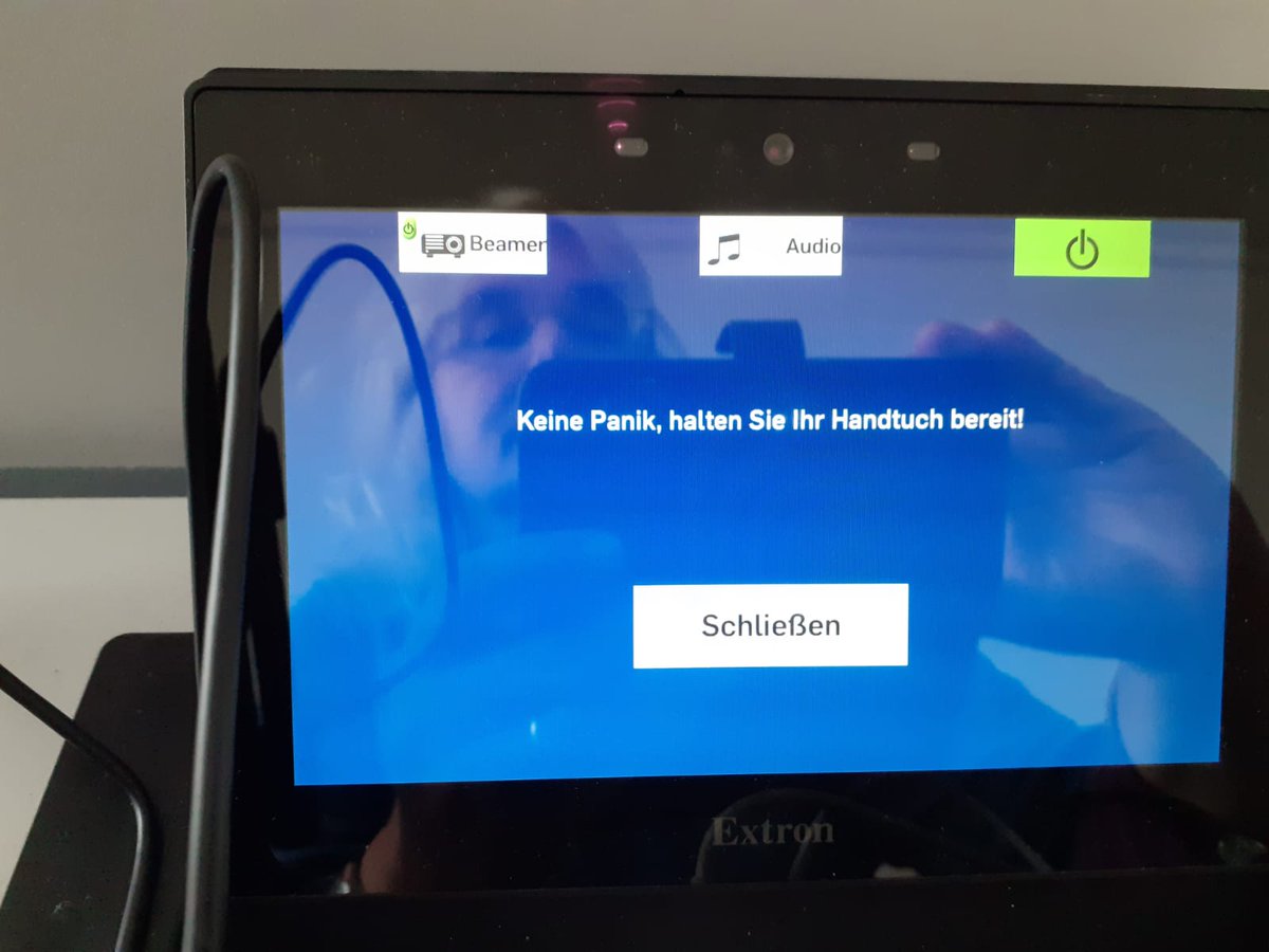 Im Seminarraum an der <a href="/ruhrunibochum/">Ruhr-Universität Bochum</a> das Beamer-Bedienfeld eingeschaltet - dann kam das. 
<a href="/itservicesrub/">RUB IT.SERVICES</a> - und der Tag beginnt mit einem Lächeln!
Danke!