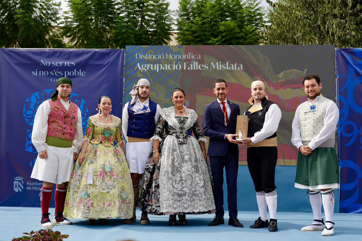 pspvprovalencia's tweet photo. ‘Famílies valencianes s'entremesclen amb cultures d’altres autonomies i països. Volem viure en una terra amable i inclusiva que defense un model de societat on el diàleg i la confluència d'idees ens projecte cap al futur’.

@CarlosFBielsa #Noud’Octubre https://t.co/JRrstoaome