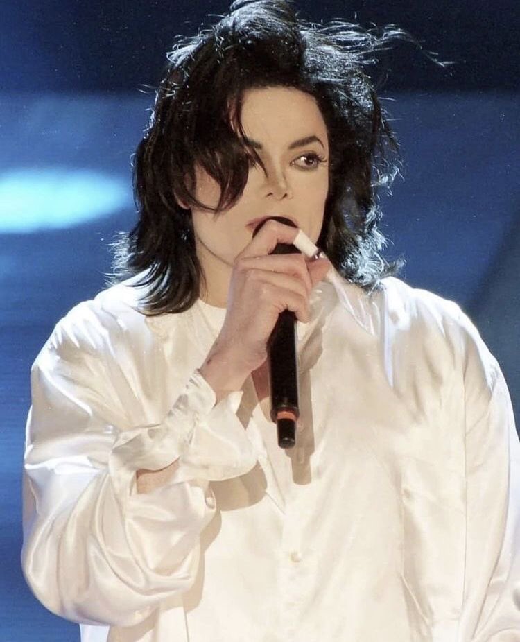 look at him! he's so pretty 😭✨