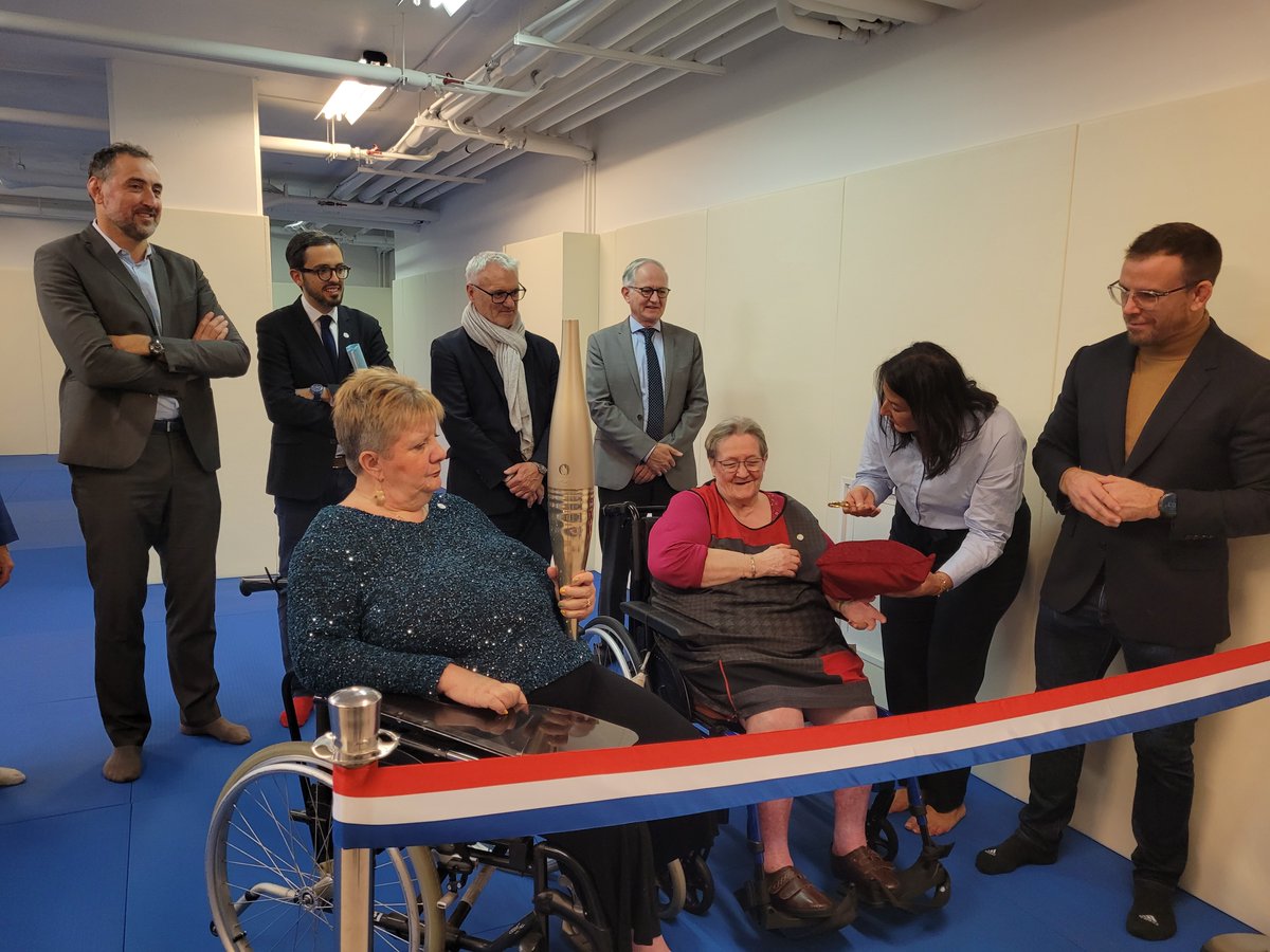 Le CHSF fier du partenariat avec France #Judo  et la Direction des Sports de la Ville de #Corbeil-Essonnes.  Le 1er dojo solidaire aménagé en EHPAD a été inauguré aux côtés des résidents ! Un espace intergénérationnel ouvert sur la ville. Merci à tous les  acteurs de ce projet !