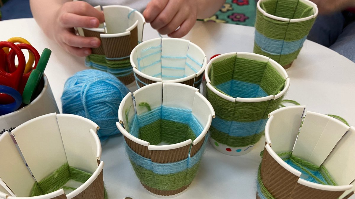 Nelson_Lib's tweet image. Llawer o hwyl gyda gwehyddu cwpan heddiw i ddathlu #WythnosLlyfrgelloeddGwyrdd!

Lots of fun with cup weaving today to celebrate #GreenLibrariesWeek!

✧°♻️⋆｡˚🌿•｡𖦹⋆🍃✧°
