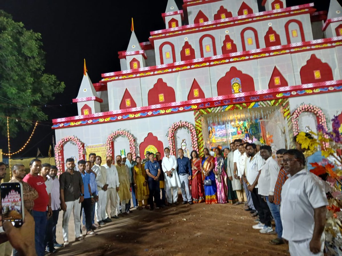 indiradevi48's tweet photo. आज श्री श्री दुर्गा पूजा मोहन नगर समिति के पूजा पंडाल के उद्घाटन समारोह मे  अतिथि के रूप में इंदिरा देवी उपस्थित हुई और पुजा पंडाल का उद्घाटन फिता काट कर किये https://t.co/ww4wj6ZwSU