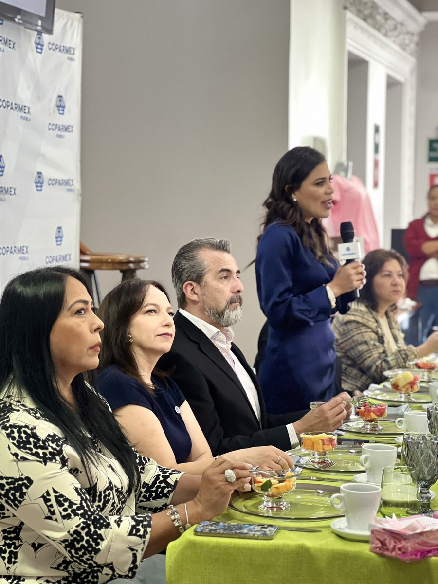 karina_ralcala's tweet photo. 🎉 Gracias a COPARMEX por reconocer mi labor en favor de las mujeres poblanas durante estos tres años en la Secretaria. Ha sido un placer trabajar de la mano con ustedes. 🎉🩷 #puebla #mujeresqueinspiran #juntassomosmasfuertes  #mujeresqueemprenden https://t.co/cvzfuO4DQY