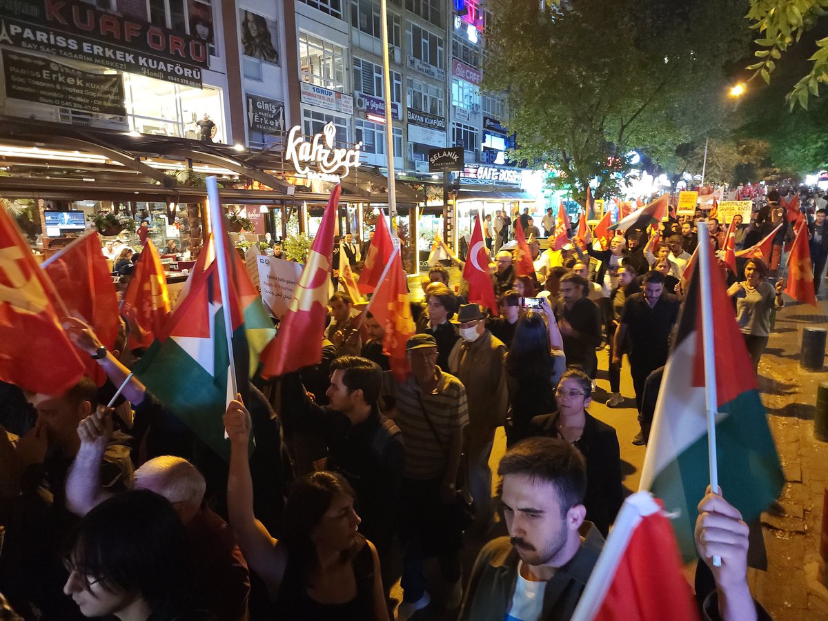 tkpninsesi's tweet photo. Ankaralı yurtseverler işgalcilere karşı yürüdü. Filistin’e ölüm yağdıran üsleri kapatacağız. İsrail mutlaka durdurulacak! https://t.co/2eMCPjfbkD