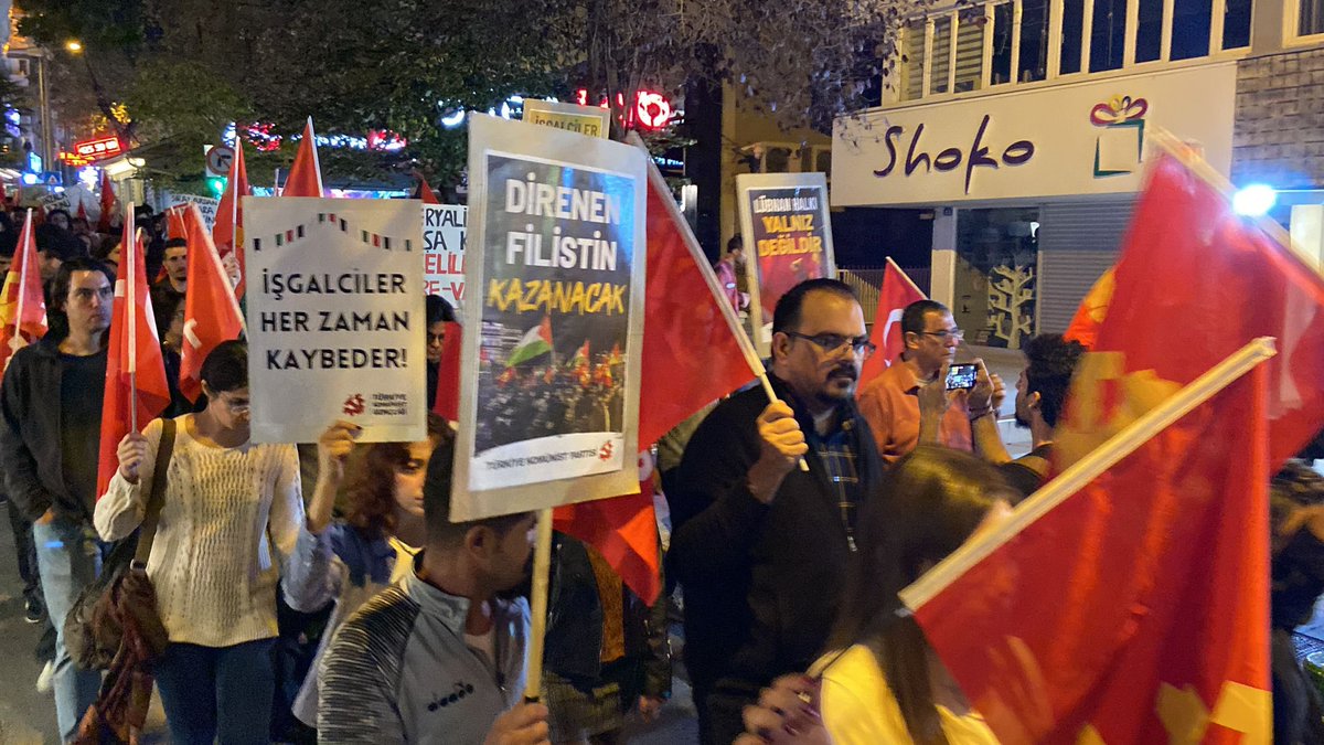tkpninsesi's tweet photo. Ankaralı yurtseverler işgalcilere karşı yürüdü. Filistin’e ölüm yağdıran üsleri kapatacağız. İsrail mutlaka durdurulacak! https://t.co/2eMCPjfbkD