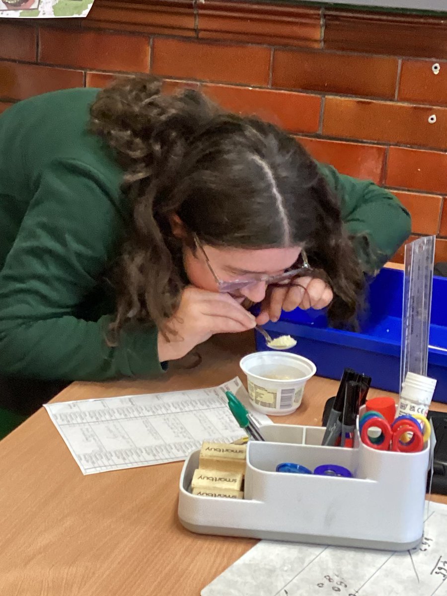 Year5Markeaton's tweet image. We have been learning about evolution, adaptation and inheritance in Science this week. We tested which ‘beak’ was most suited to the different ‘food’ whilst having fun in the process! #MPSScience