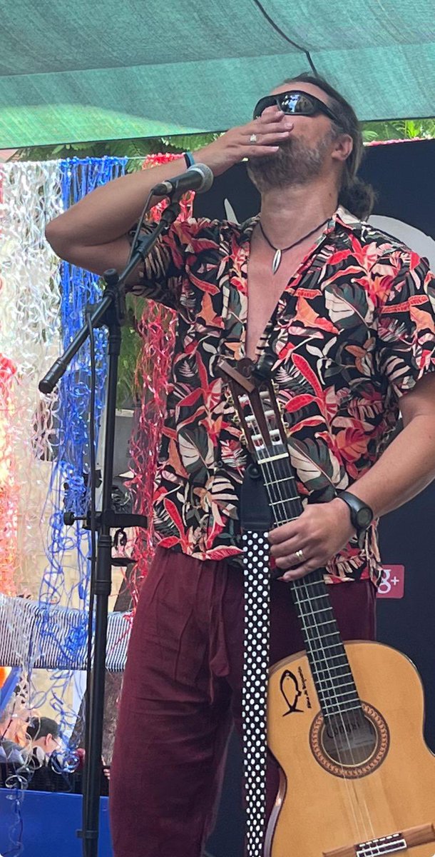 Este besazo para toda la buena gente que se ha emocionado con el video de “A TU VERA” y que nos estáis haciendo llegar bonitos comentarios y cariños… GRACIAS! Prometemos mas emociones en el <a href="/Almo2bar/">Almo2Bar Bcn</a> 18/10 en nuestro #bolo500 
.
Entradas aqui: entradium.com/events/alma-de…
.
ARSAAAA!