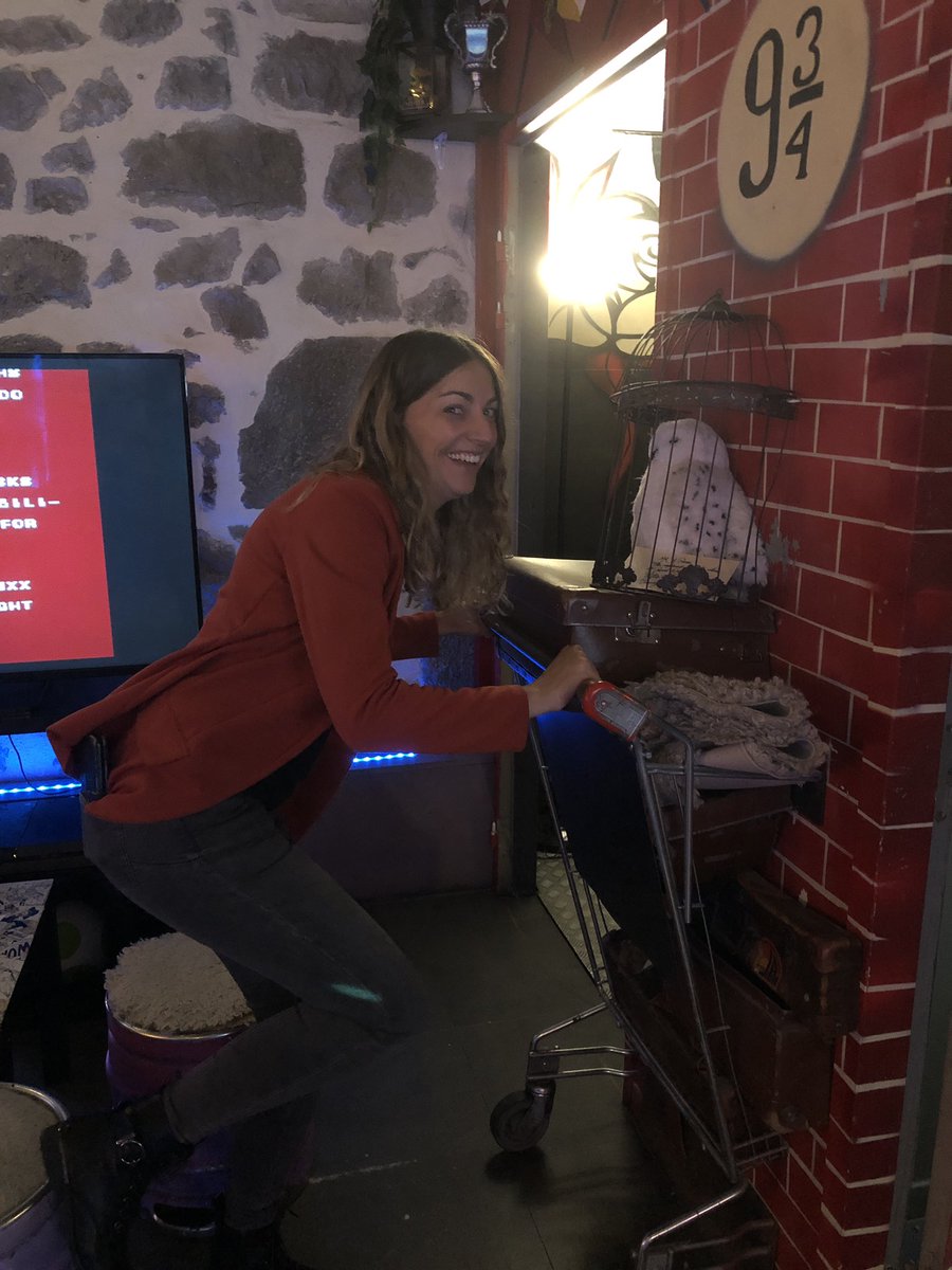 Fuzzyraptor's tweet photo. On est en place ! Manque plus que les chercheurs 🙈 #SoiréeCult #FDS2024 #FDSAURA https://t.co/ecDreyxYzh