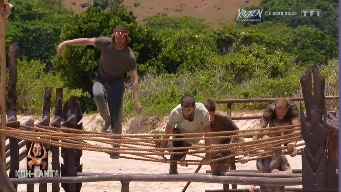 A_banal_girl's tweet photo. Gustin en vrai c'est tellement le mec qui écoute les petites voix dans sa tête😂 #kohlanta https://t.co/QGrLSVfj8H