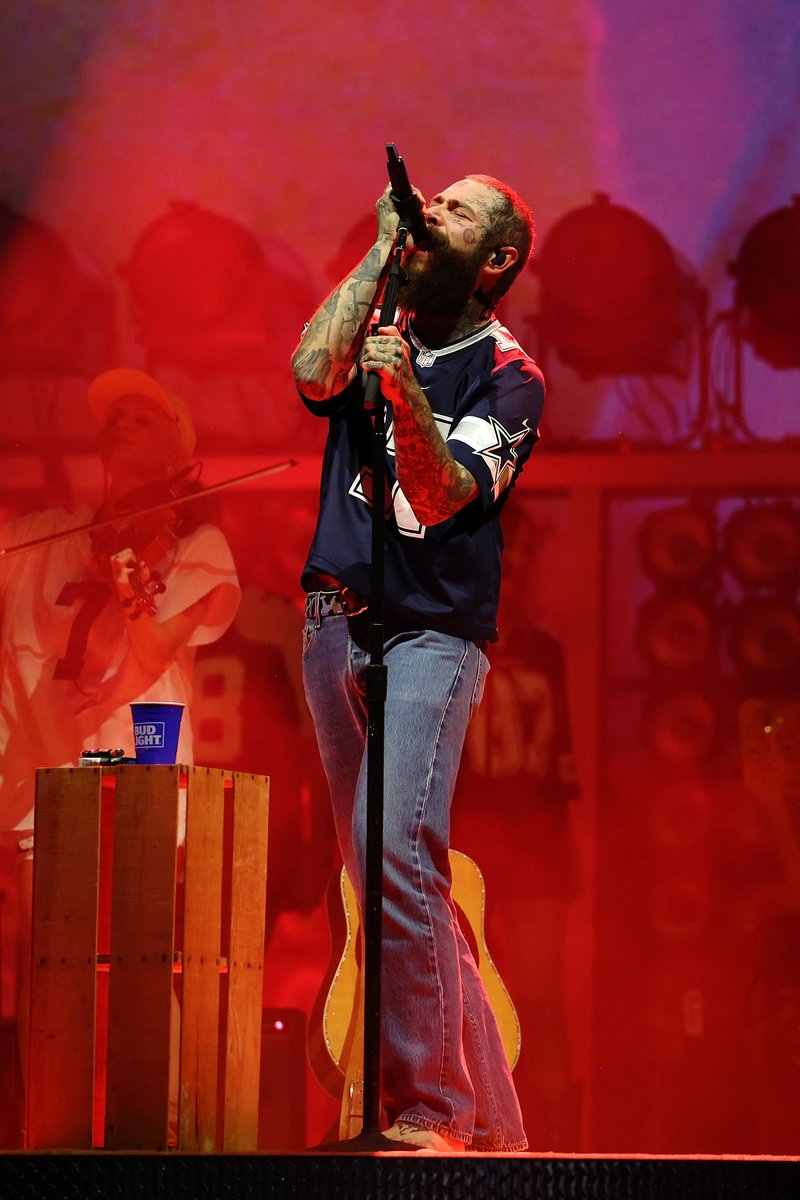 oakmtnamp's tweet photo. This TUESDAY (10/15) Post Malone is bringing his F-1 Trillion Tour to Oak Mountain Amphitheatre! 🎉🤩✨ Limited tickets remain, grab them NOW before they're gone 👉 https://t.co/hRERc0OwUP

📸: Getty Images Kevin Mazur https://t.co/eb0Fy4mx09