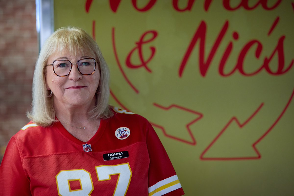 Hallmark Channel tweet media