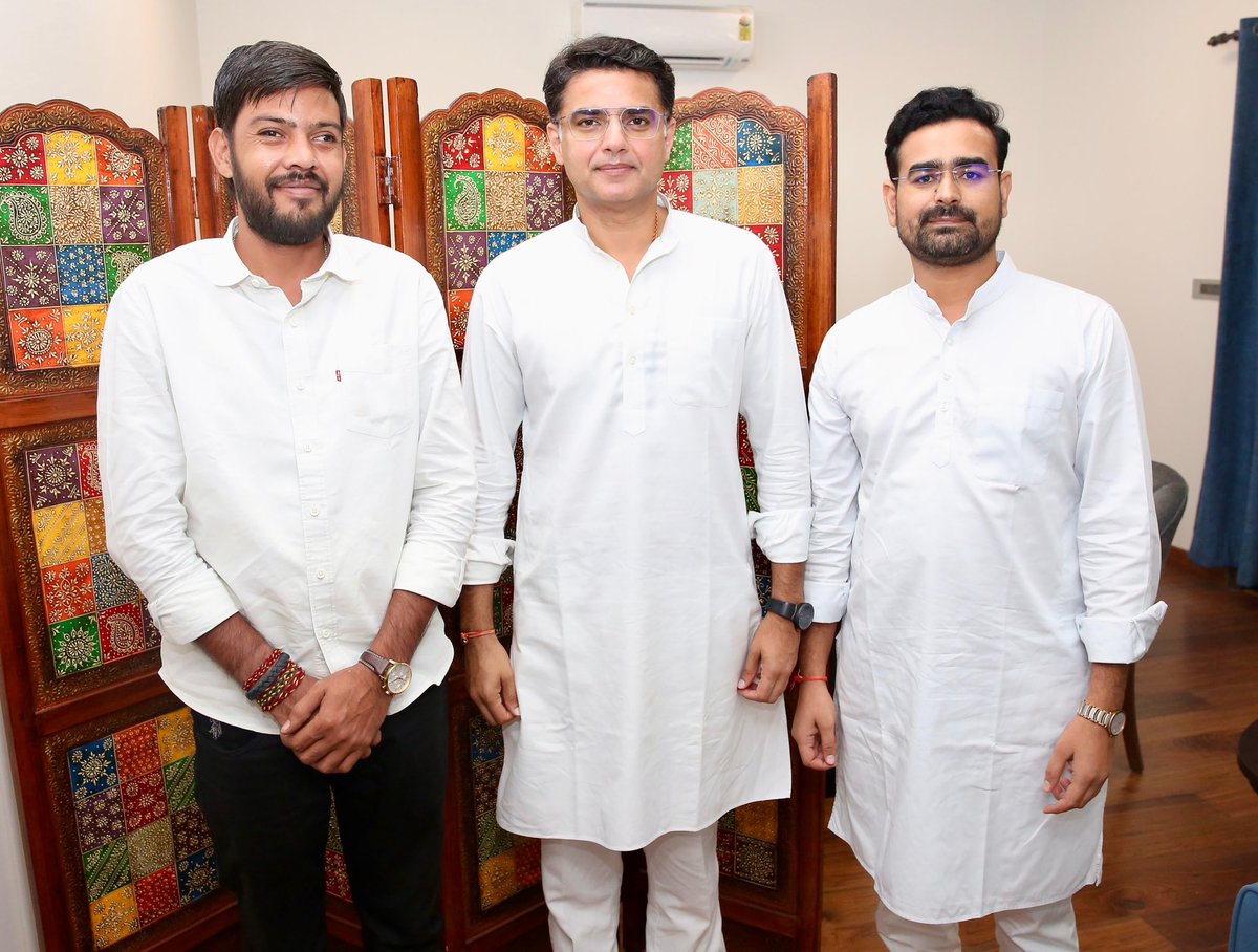 _vimalchoudhary's tweet image. आज विधायक जी के जन्मदिन के अवसर पर जननेता  श्री सचिन पायलट जी से मिलकर आशीर्वाद लिया ।
@SachinPilot 
@RamniwasGawriya