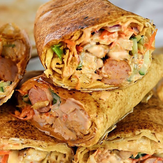 AndyjnrUmaru's tweet image. This  garri              or              That shawarma