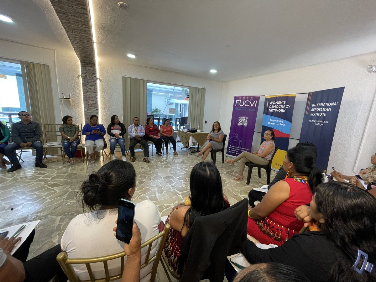 FucviEC's tweet photo. En Morona dialogamos con Auxilio Vera, coordinadora de la Red de Mujeres Amazónicas, una mujer de la ruralidad que ha tenido que pasar por retos y desafíos para trabajar y luchar por los derechos de las mujeres dentro de la provincia 🙋‍♀️💪. 
 @IRI_es @wdn #fucvi https://t.co/cXq6oOQmt8
