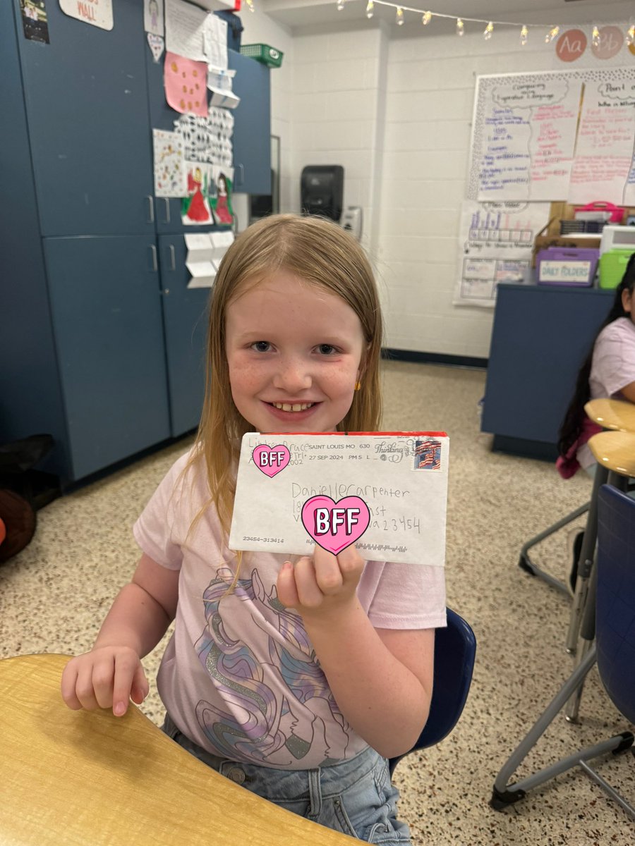 We opened up our letters from our pen pals today!!✍🏼✏️ We are so excited to have new friends in another state!! We started to write back today❤️❤️🥳🥳 <a href="/PES_Mustangs/">Pembroke Elementary</a> <a href="/BethBianchi/">Beth Bianchi</a> <a href="/amwetmore/">Amie Wetmore</a>