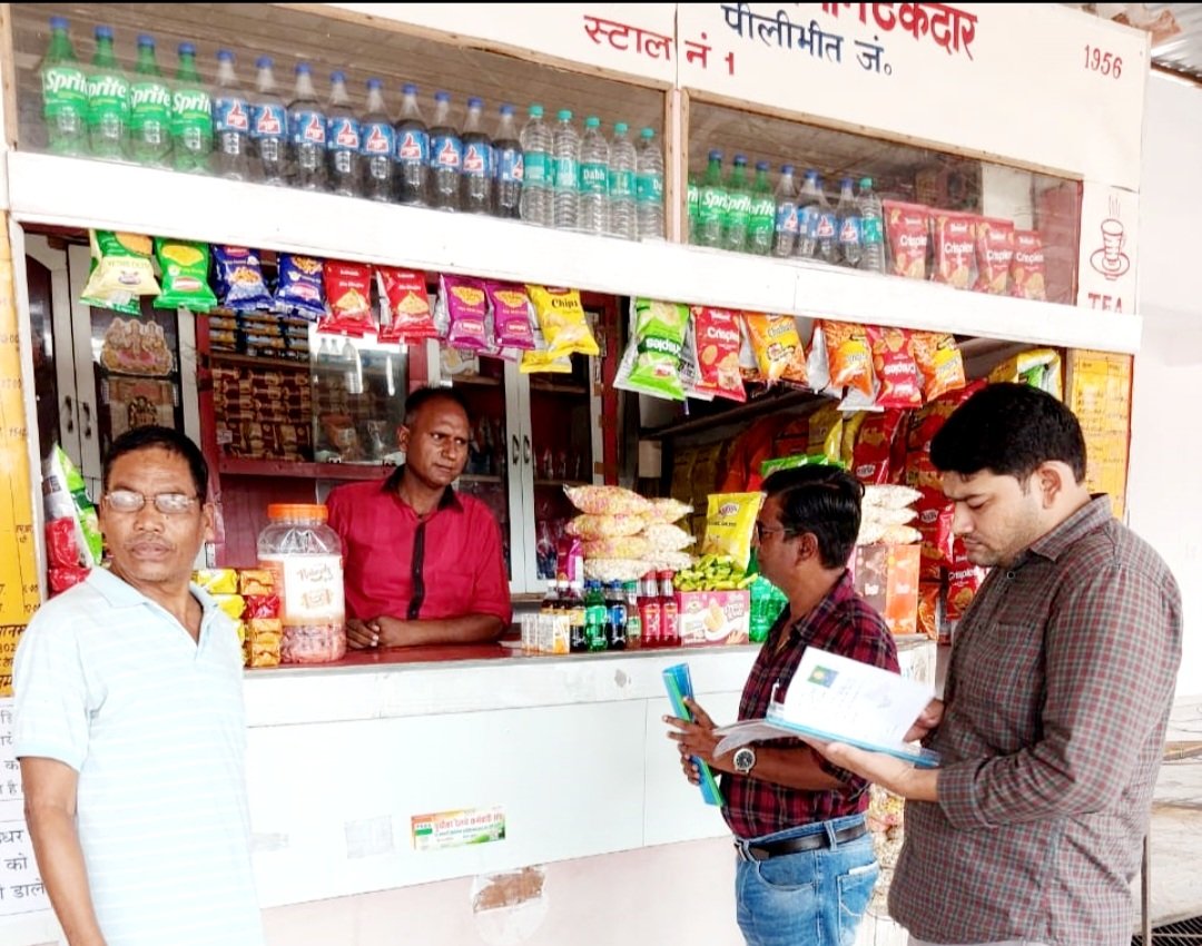 drm_drmizn's tweet image. ‘स्वच्छ आहार दिवस’ के अंतर्गत इज्जतनगर मंडल के विभिन्न रेलवे स्टेशनों पर खान-पान स्टालों की गहन जांच कर खाद्य पदार्थों की गुणवता की जांच की गई।

#SwachhataPakhwada2024 #SwachhBharat #SpecialCampaign4 #IRSpecialCampaign4 #SHS2024 #SwachhataHiSeva2024